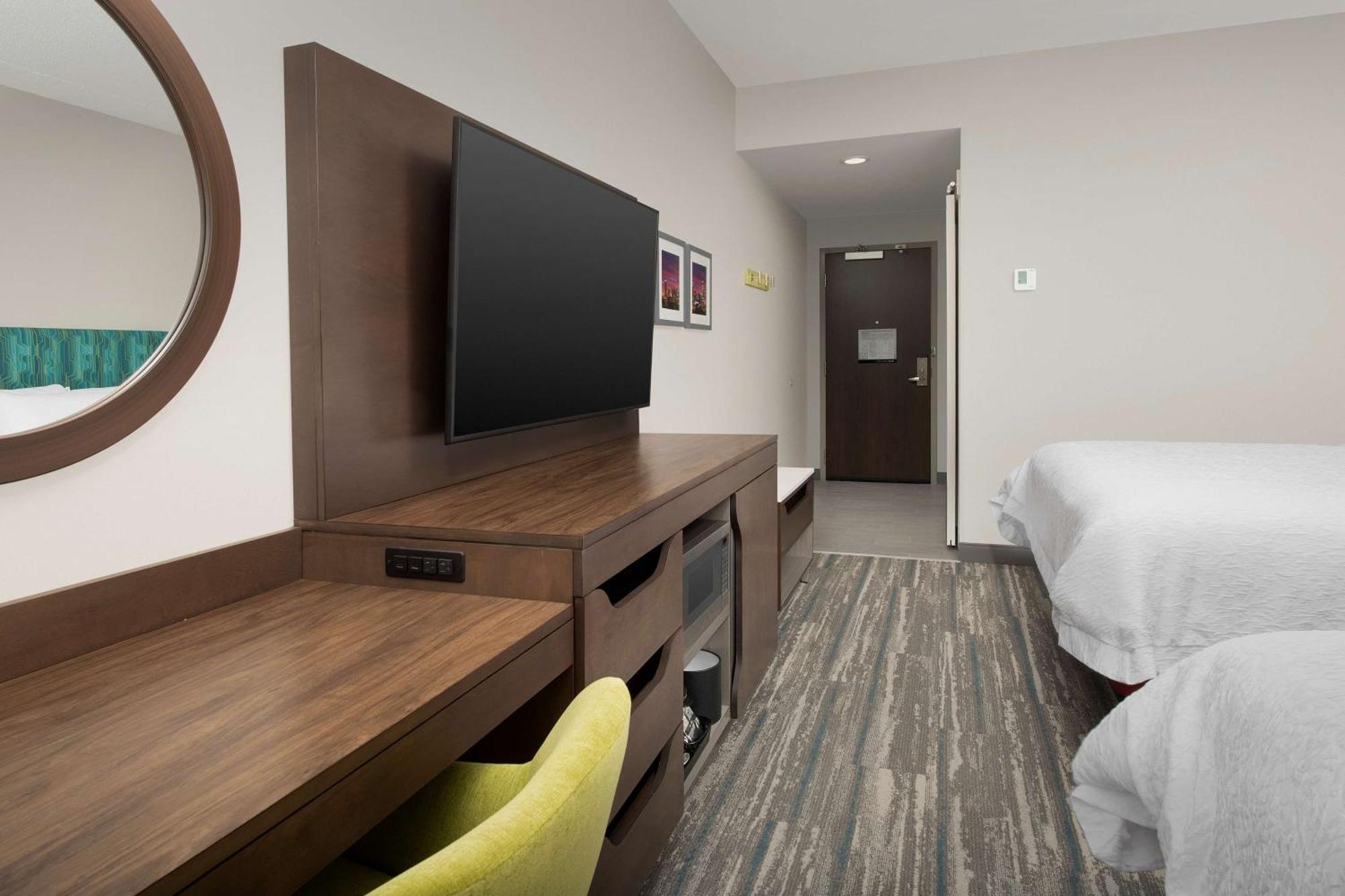 Hampton Inn & Suites Charlotte Airport Lake Pointe Extérieur photo