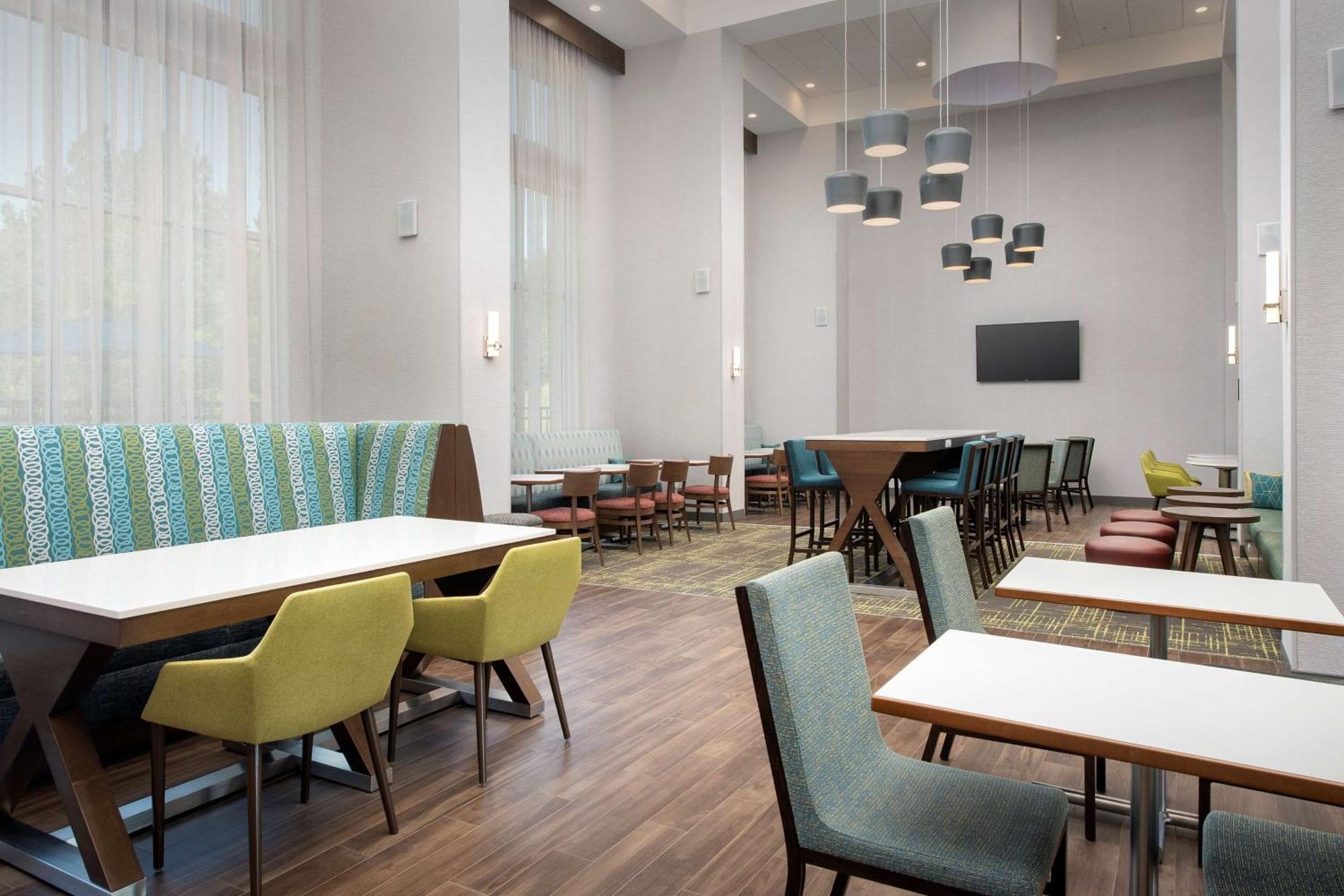Hampton Inn & Suites Charlotte Airport Lake Pointe Extérieur photo