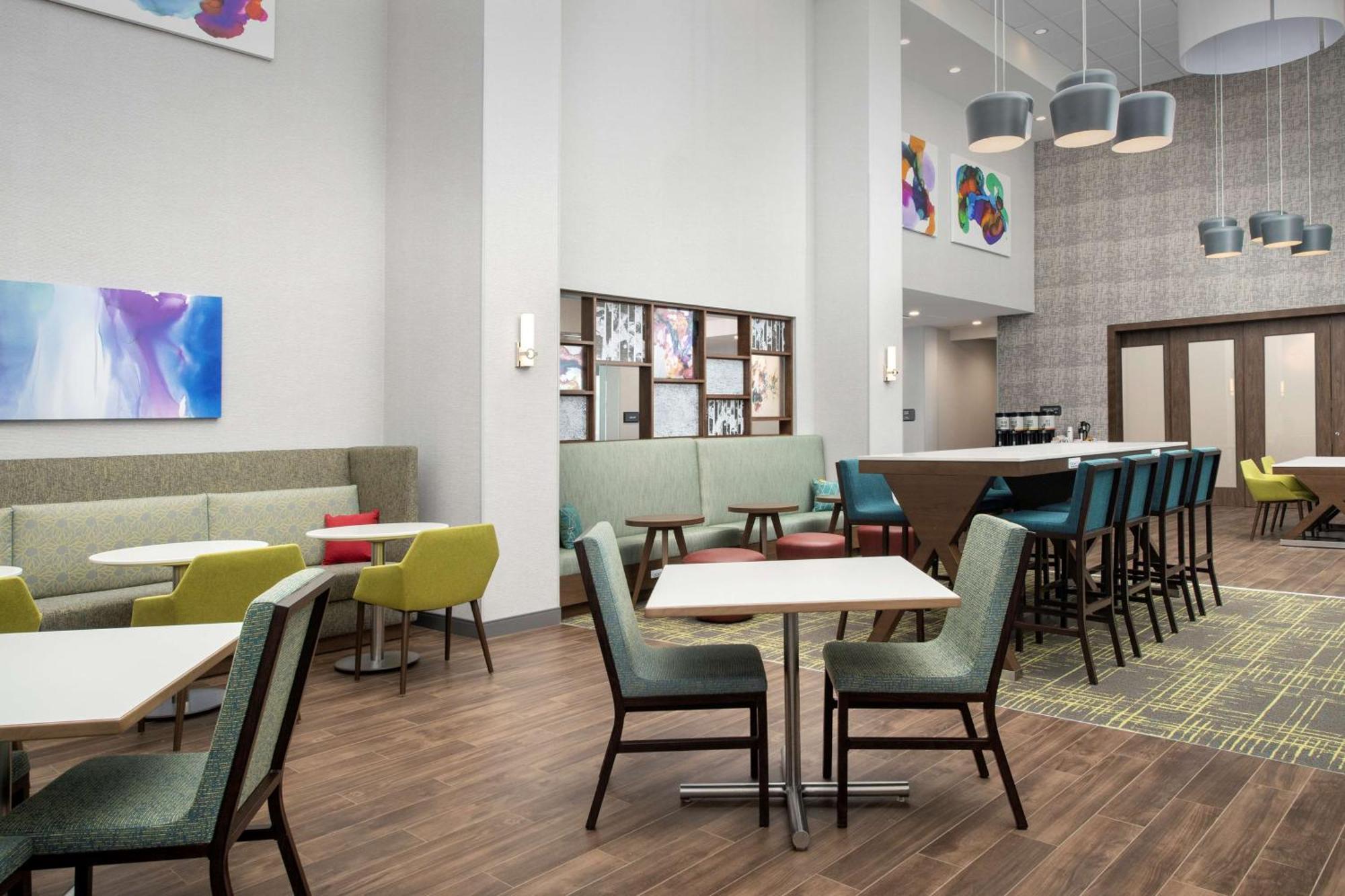 Hampton Inn & Suites Charlotte Airport Lake Pointe Extérieur photo